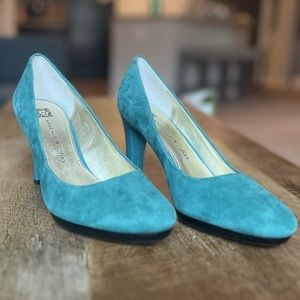 Anne Klein green, blue, teal leather heels size 7.5